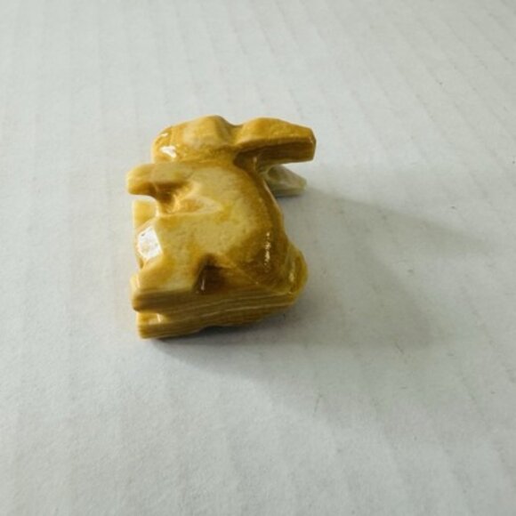 Vintage Natural Stone Yellow Jasper Carved Bunny Rabbit Sitting Up 1 1/2” - Picture 10 of 14